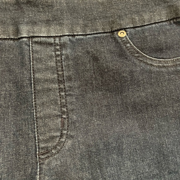 Chico’s Perfect Stretch Soft Jegging Capri Jeans - Picture 7 of 14